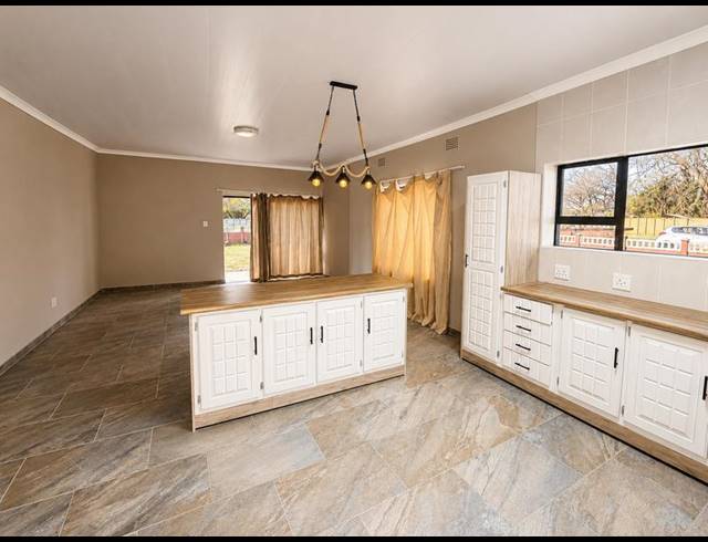 5 BEDROOM HOUSE FOR SALE IN THREE RIVERS